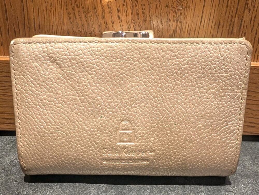 Safe Keeper Pebbled Trifold Wallet Women's Pearl Beige Twist Lock